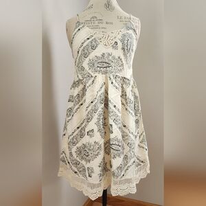 PULL AND BEAR! mini strappy back cotton summer dress in wht/blk in size S